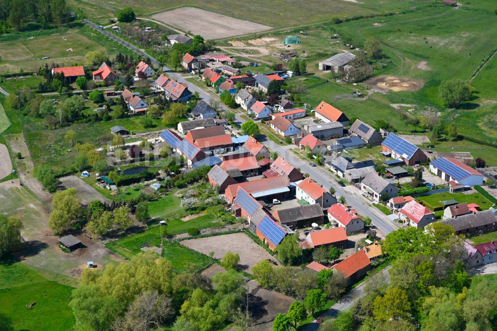 Luftbild Kietz - Dorfkern am Feldrand in Kietz im Bundesland Brandenburg, Deutschland