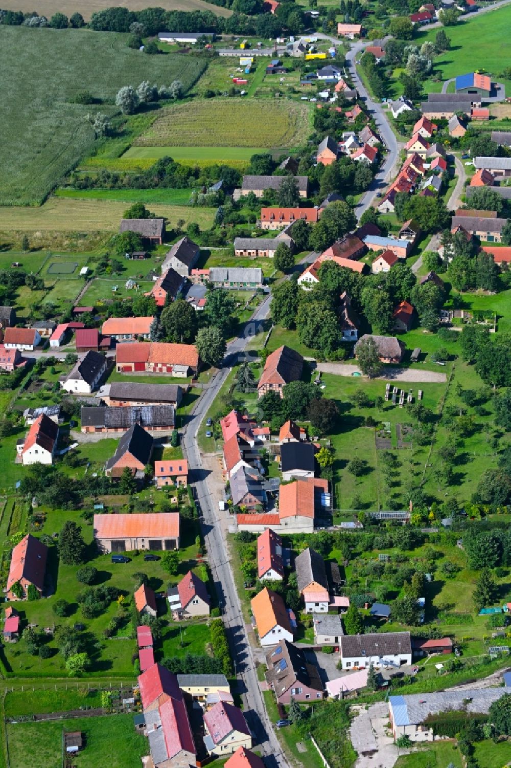 Kieve von oben - Dorfkern am Feldrand in Kieve im Bundesland Mecklenburg-Vorpommern, Deutschland