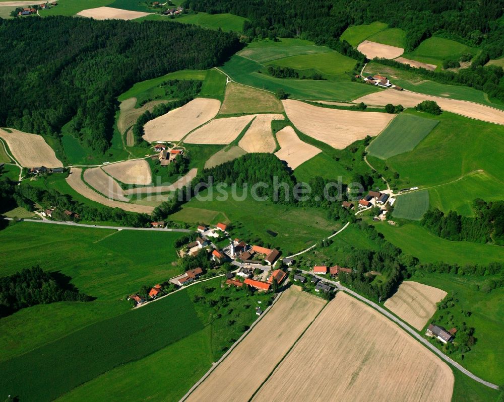 Luftbild Kirn - Dorfkern am Feldrand in Kirn im Bundesland Bayern, Deutschland