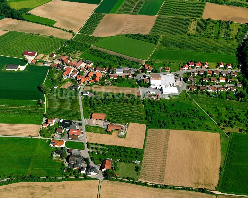 Kirschenhardthof von oben - Dorfkern am Feldrand in Kirschenhardthof im Bundesland Baden-Württemberg, Deutschland