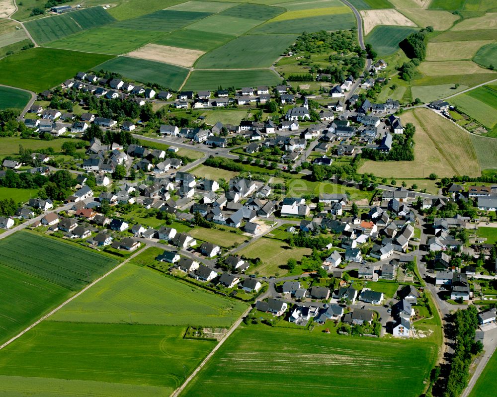 Kisselbach von oben - Dorfkern am Feldrand in Kisselbach im Bundesland Rheinland-Pfalz, Deutschland