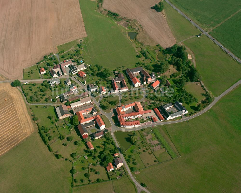 Kleindraxdorf von oben - Dorfkern am Feldrand in Kleindraxdorf im Bundesland Thüringen, Deutschland