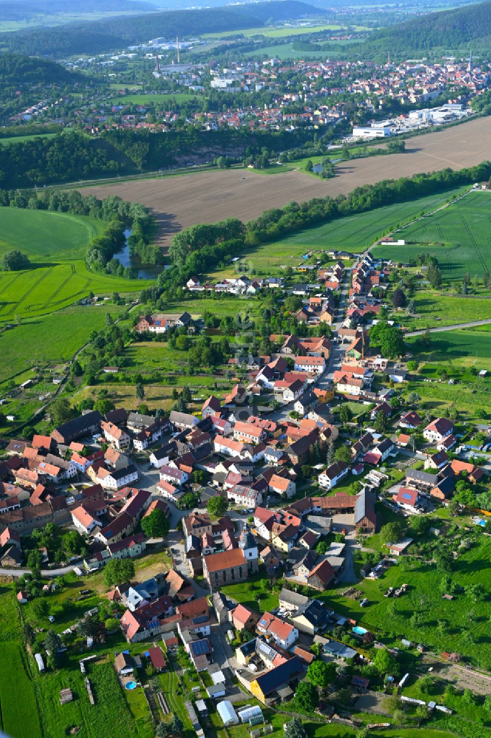 Luftaufnahme Kleineutersdorf - Dorfkern am Feldrand in Kleineutersdorf im Bundesland Thüringen, Deutschland