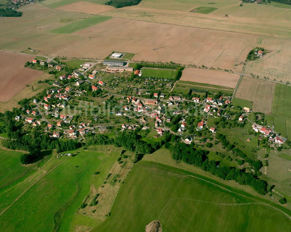 Kleinfalke von oben - Dorfkern am Feldrand in Kleinfalke im Bundesland Thüringen, Deutschland