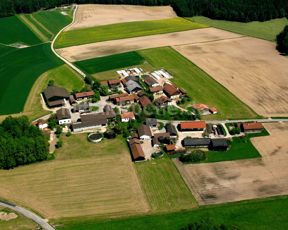 Luftaufnahme Kleinmünchen - Dorfkern am Feldrand in Kleinmünchen im Bundesland Bayern, Deutschland