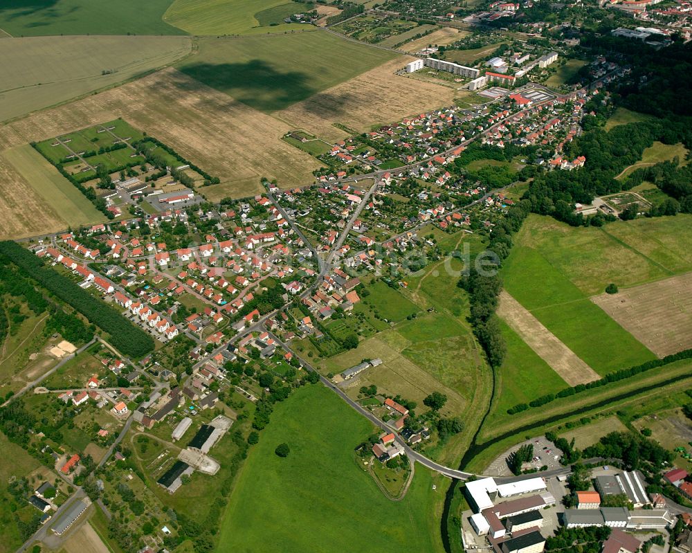 Kleinraschütz von oben - Dorfkern am Feldrand in Kleinraschütz im Bundesland Sachsen, Deutschland