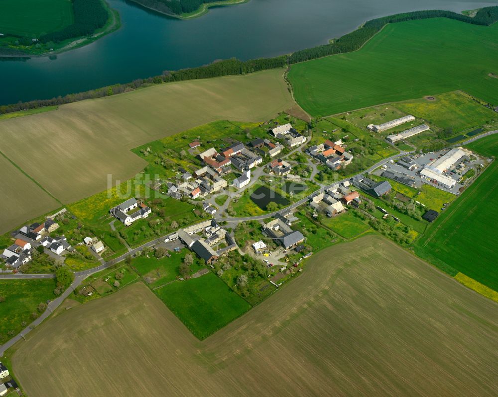 Luftaufnahme Kleinwolschendorf - Dorfkern am Feldrand in Kleinwolschendorf im Bundesland Thüringen, Deutschland