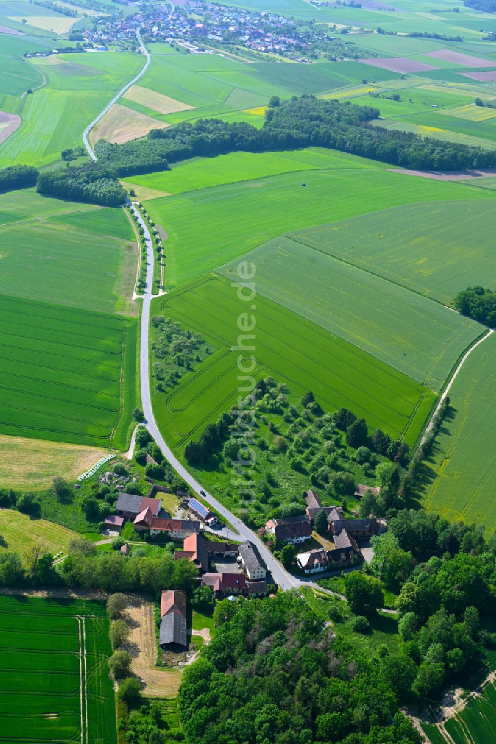 Külsheim aus der Vogelperspektive: Dorfkern am Feldrand in Külsheim im Bundesland Baden-Württemberg, Deutschland