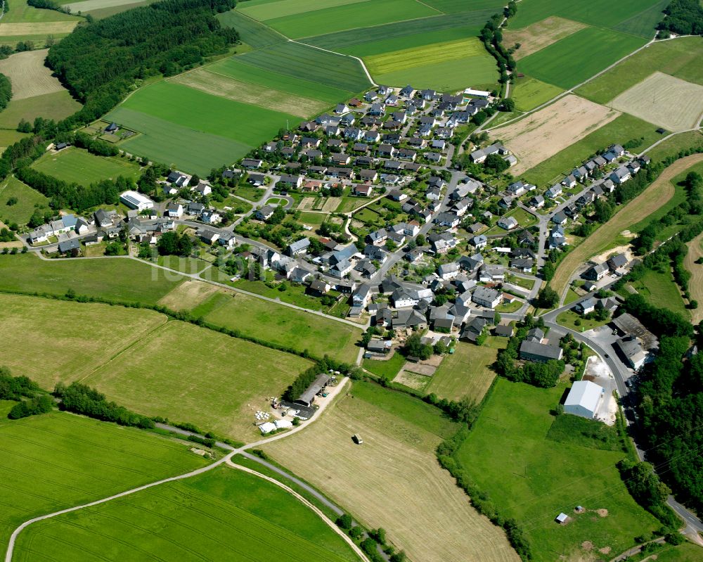 Luftaufnahme Kümbdchen - Dorfkern am Feldrand in Kümbdchen im Bundesland Rheinland-Pfalz, Deutschland