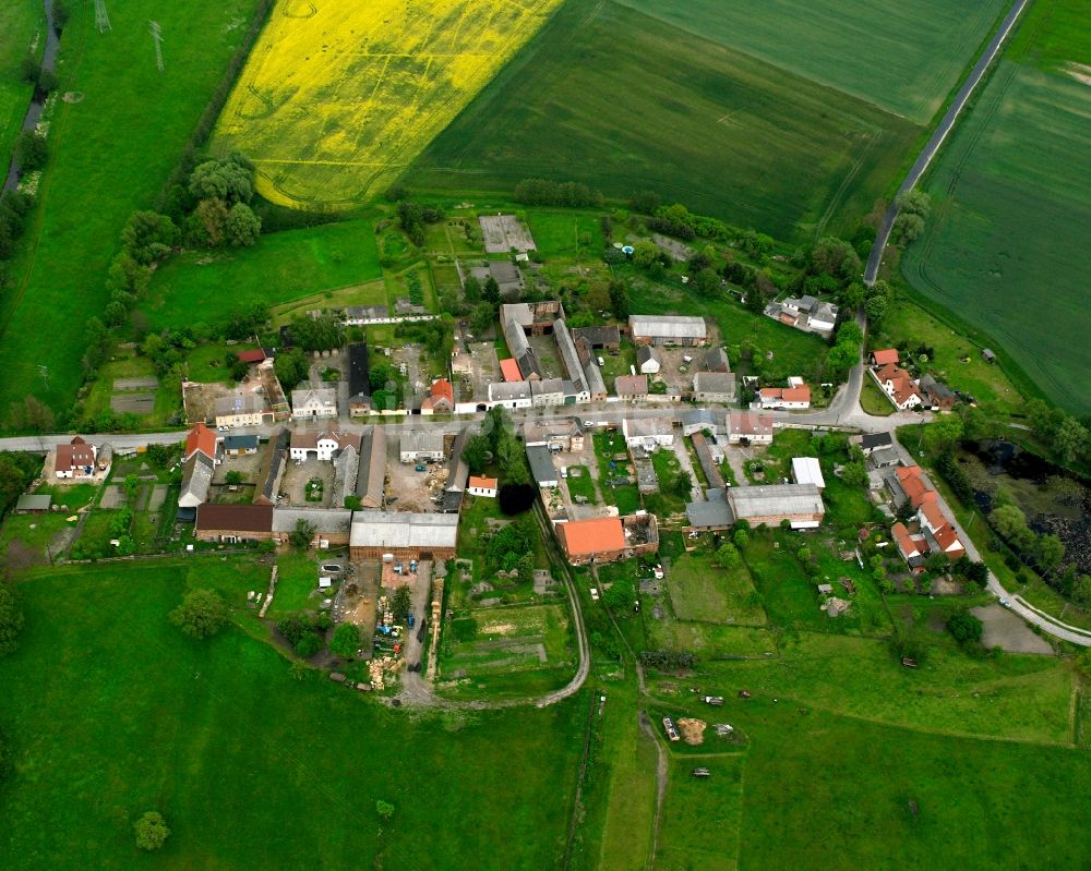 Luftaufnahme Kämeritz - Dorfkern am Feldrand in Kämeritz im Bundesland Sachsen-Anhalt, Deutschland