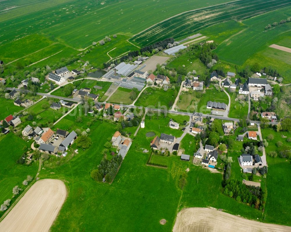 Königshain aus der Vogelperspektive: Dorfkern am Feldrand in Königshain im Bundesland Sachsen, Deutschland