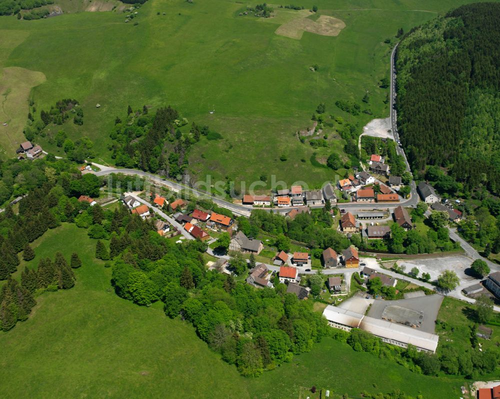 Königshütte (Harz) von oben - Dorfkern am Feldrand in Königshütte (Harz) im Bundesland Sachsen-Anhalt, Deutschland