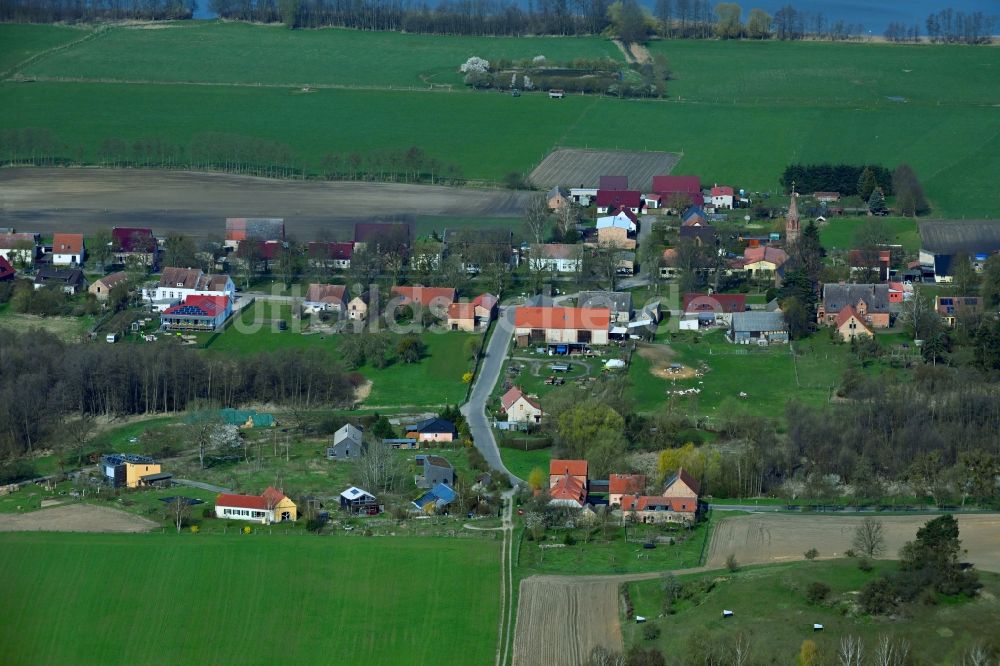 Luftbild Brodowin - Dorfkern am Feldrand des Ökodorfes Brodowin in Brodowin im Bundesland Brandenburg, Deutschland