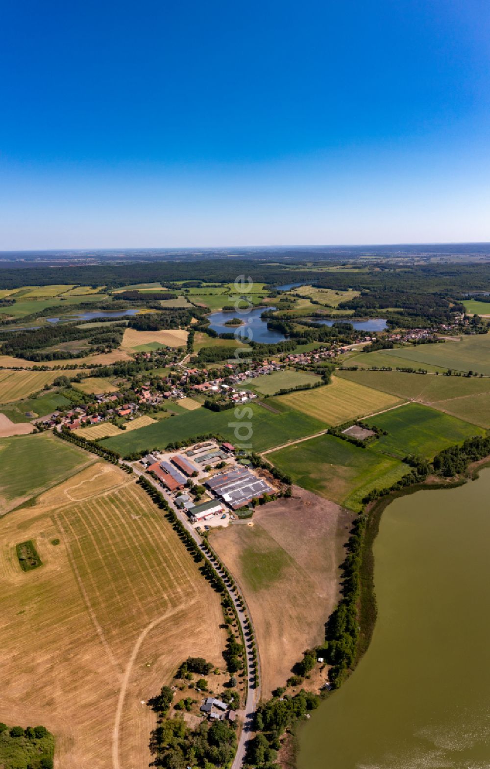 Luftbild Brodowin - Dorfkern am Feldrand des Ökodorfes Brodowin in Brodowin im Bundesland Brandenburg, Deutschland