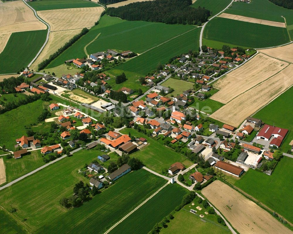 Kollbach aus der Vogelperspektive: Dorfkern am Feldrand in Kollbach im Bundesland Bayern, Deutschland