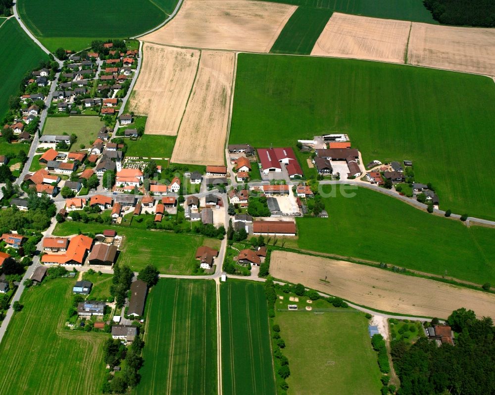 Luftaufnahme Kollbach - Dorfkern am Feldrand in Kollbach im Bundesland Bayern, Deutschland