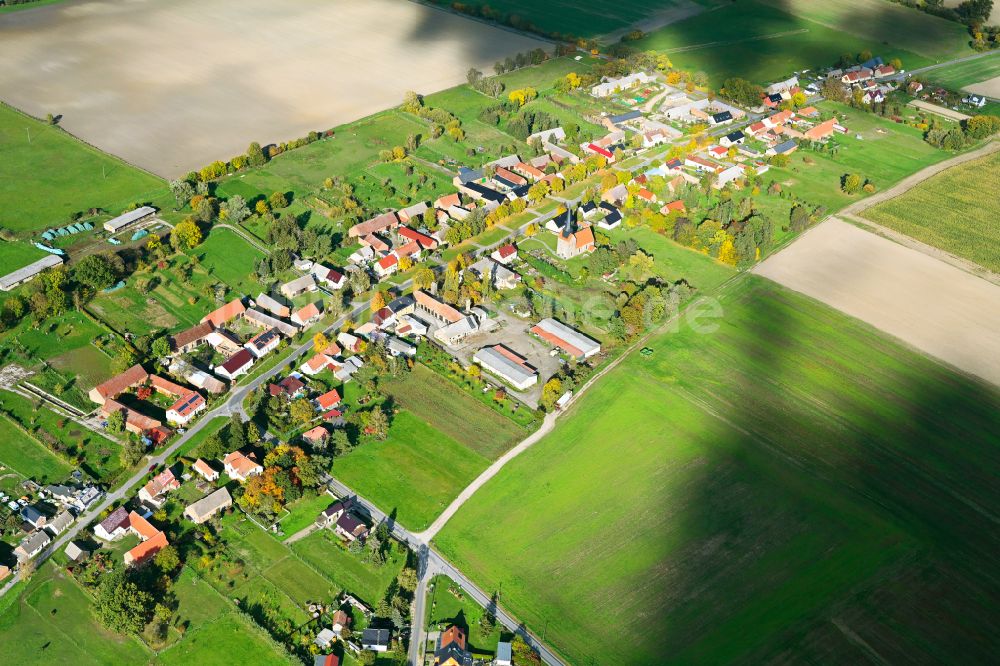 Luftbild Kraatz - Dorfkern am Feldrand in Kraatz im Bundesland Brandenburg, Deutschland