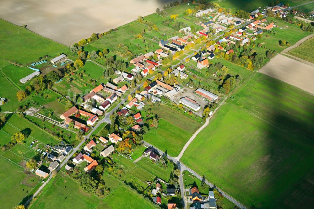 Luftaufnahme Kraatz - Dorfkern am Feldrand in Kraatz im Bundesland Brandenburg, Deutschland