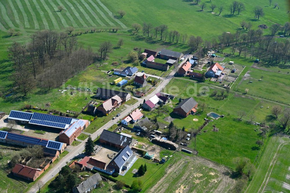 Kraatz von oben - Dorfkern am Feldrand in Kraatz im Bundesland Sachsen-Anhalt, Deutschland