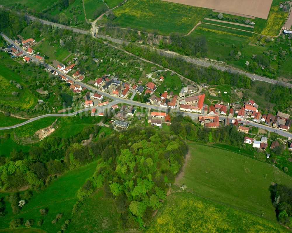 Kraftsdorf von oben - Dorfkern am Feldrand in Kraftsdorf im Bundesland Thüringen, Deutschland