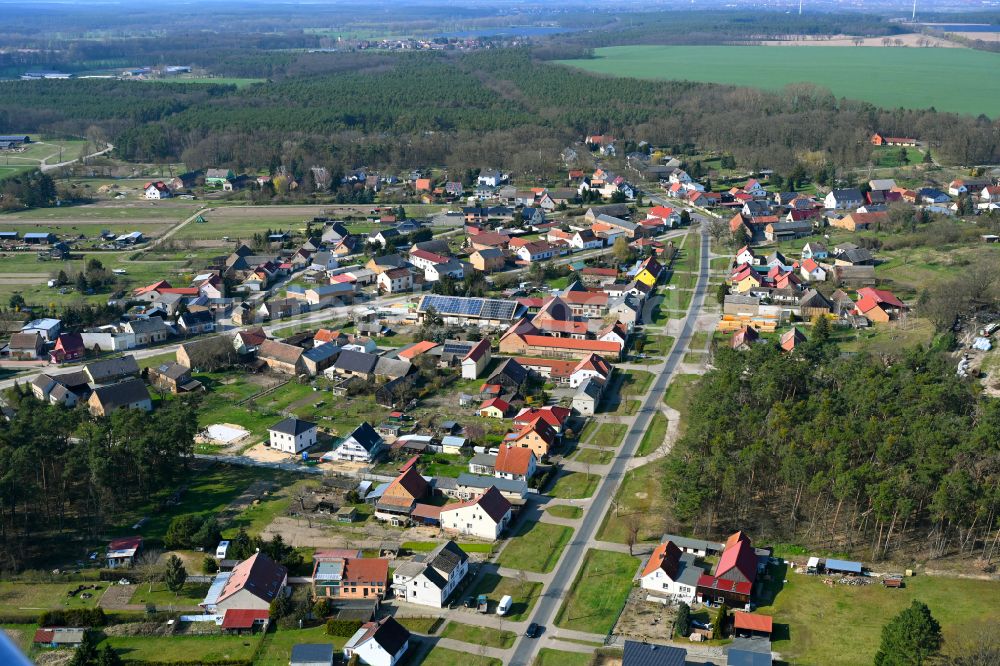 Luftaufnahme Krahne - Dorfkern am Feldrand in Krahne im Bundesland Brandenburg, Deutschland