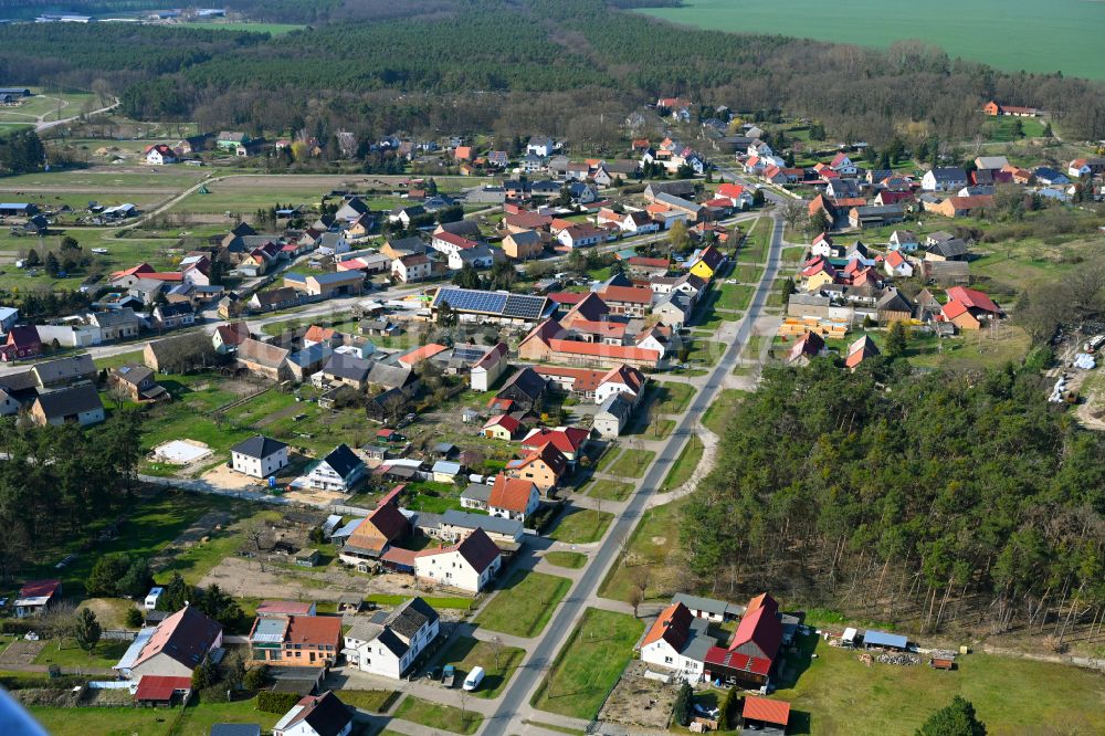 Krahne von oben - Dorfkern am Feldrand in Krahne im Bundesland Brandenburg, Deutschland