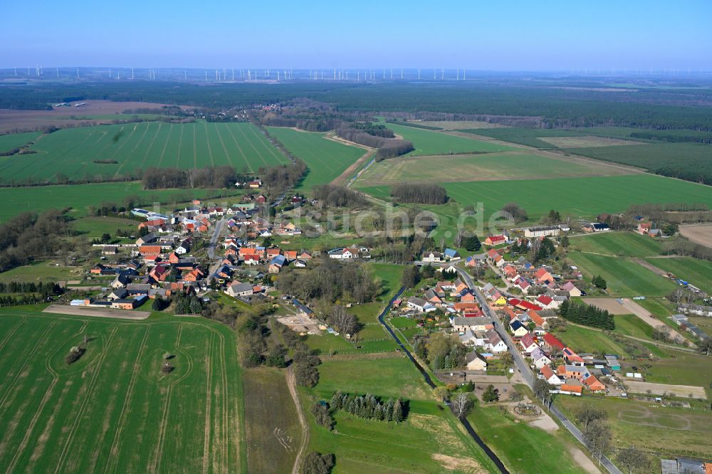 Krempendorf aus der Vogelperspektive: Dorfkern am Feldrand in Krempendorf im Bundesland Brandenburg, Deutschland