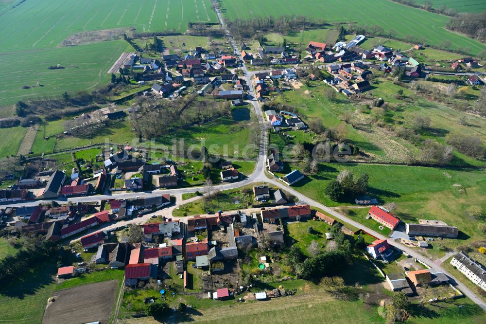 Krempendorf aus der Vogelperspektive: Dorfkern am Feldrand in Krempendorf im Bundesland Brandenburg, Deutschland