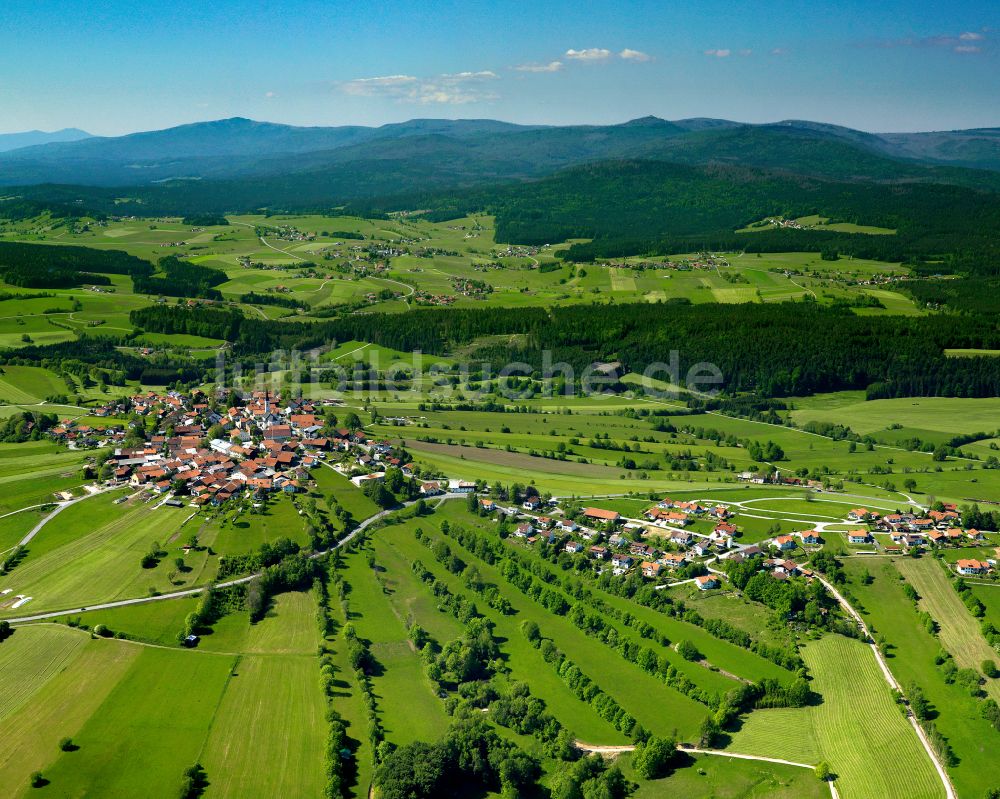 Luftbild Kreuzberg - Dorfkern am Feldrand in Kreuzberg im Bundesland Bayern, Deutschland