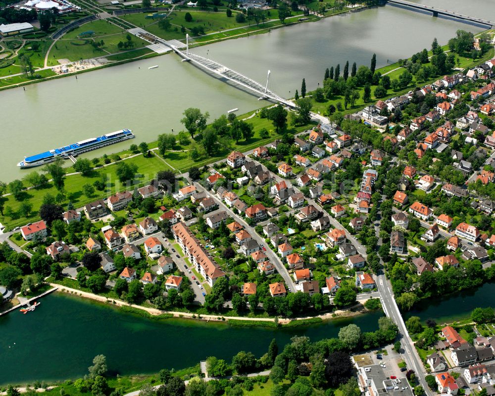 Kronenhof von oben - Dorfkern am Feldrand in Kronenhof im Bundesland Baden-Württemberg, Deutschland