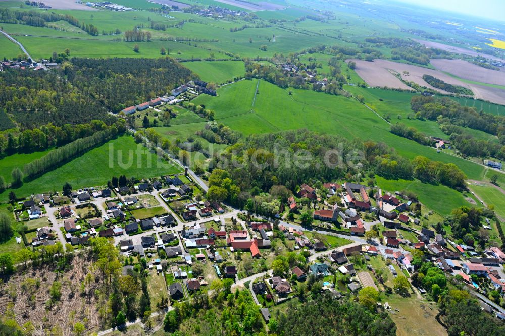 Luftaufnahme Kuhfelde - Dorfkern am Feldrand in Kuhfelde im Bundesland Sachsen-Anhalt, Deutschland