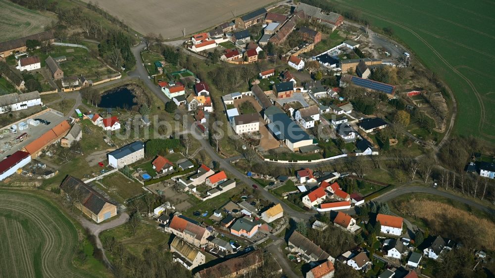 Luftbild Kyhna - Dorfkern am Feldrand in Kyhna im Bundesland Sachsen, Deutschland