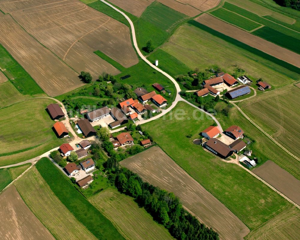 Luftaufnahme Lampersdorf - Dorfkern am Feldrand in Lampersdorf im Bundesland Bayern, Deutschland