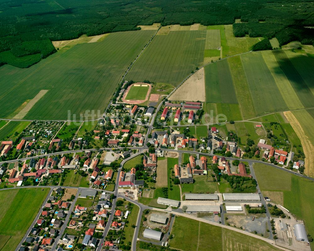 Lampertswalde aus der Vogelperspektive: Dorfkern am Feldrand in Lampertswalde im Bundesland Sachsen, Deutschland