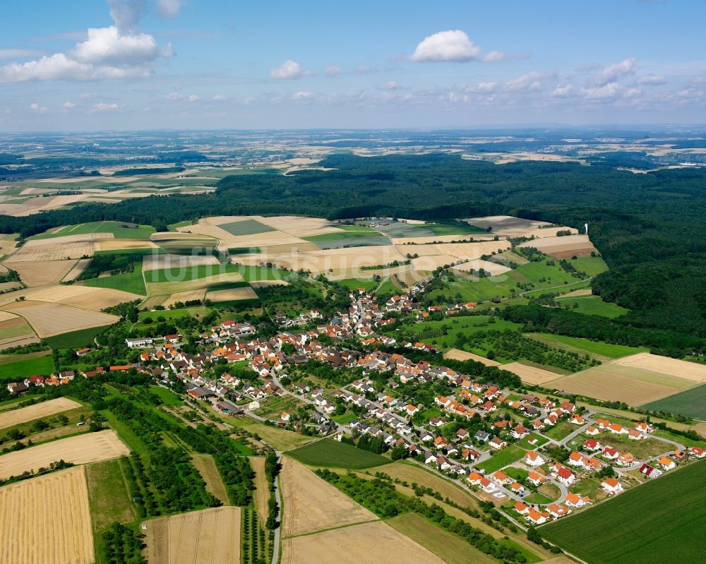 Lampoldshausen von oben - Dorfkern am Feldrand in Lampoldshausen im Bundesland Baden-Württemberg, Deutschland