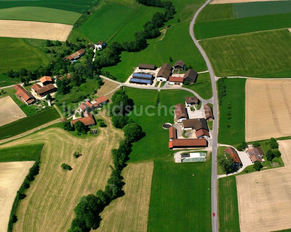 Luftaufnahme Landerham - Dorfkern am Feldrand in Landerham im Bundesland Bayern, Deutschland