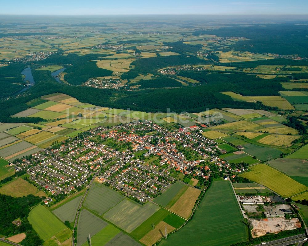 Luftaufnahme Landwehrhagen - Dorfkern am Feldrand in Landwehrhagen im Bundesland Niedersachsen, Deutschland