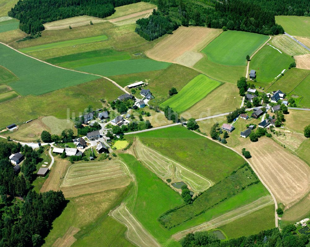 Luftaufnahme Langenbach - Dorfkern am Feldrand in Langenbach im Bundesland Bayern, Deutschland