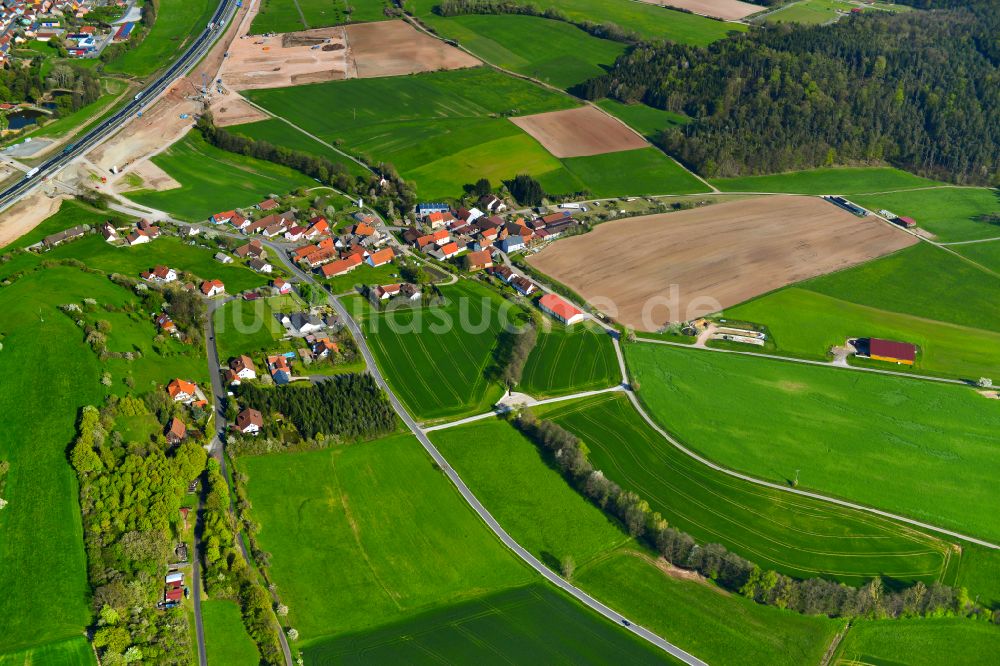 Luftbild Langenberg - Dorfkern am Feldrand in Langenberg im Bundesland Bayern, Deutschland