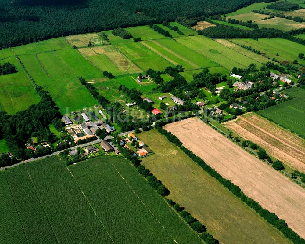 Luftaufnahme Langenlehsten - Dorfkern am Feldrand in Langenlehsten im Bundesland Schleswig-Holstein, Deutschland