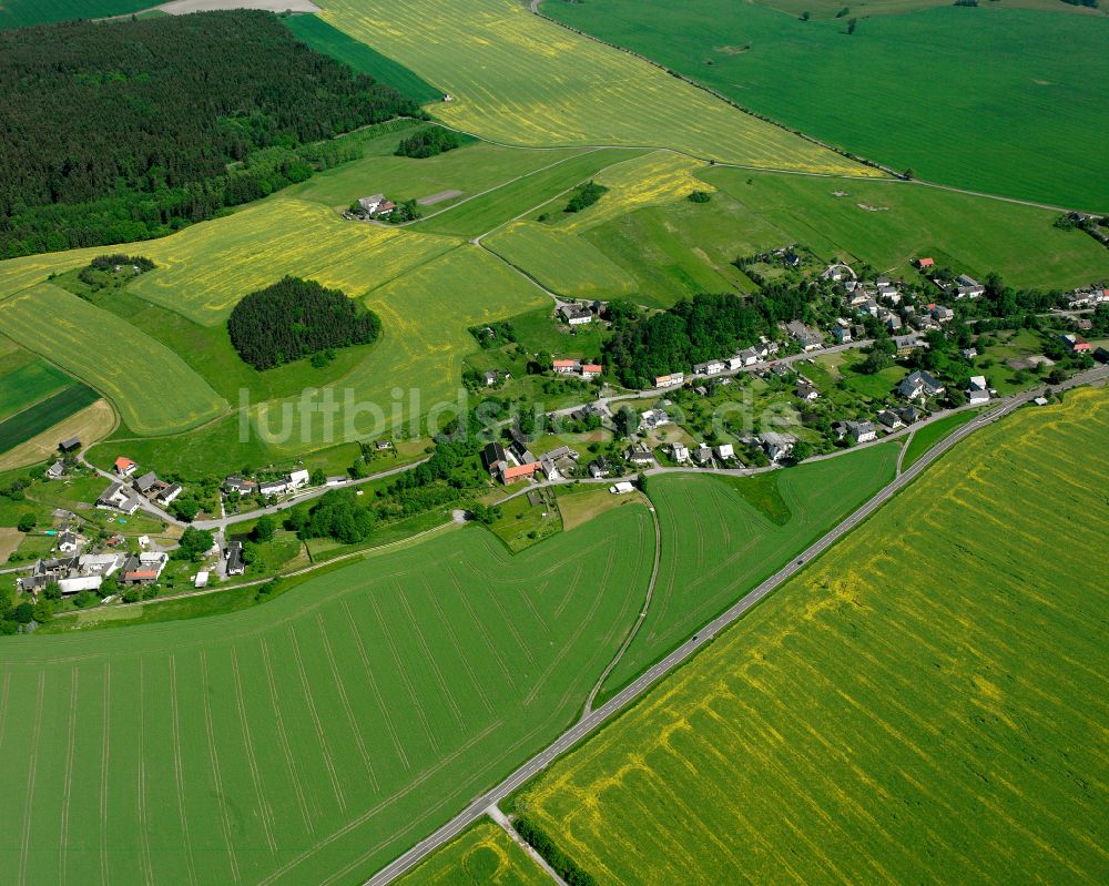 Luftaufnahme Langenwolschendorf - Dorfkern am Feldrand in Langenwolschendorf im Bundesland Thüringen, Deutschland