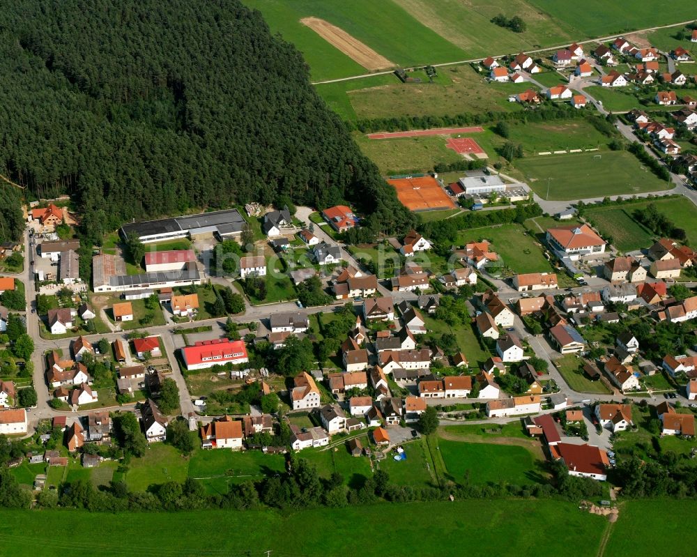 Langfurth von oben - Dorfkern am Feldrand in Langfurth im Bundesland Bayern, Deutschland