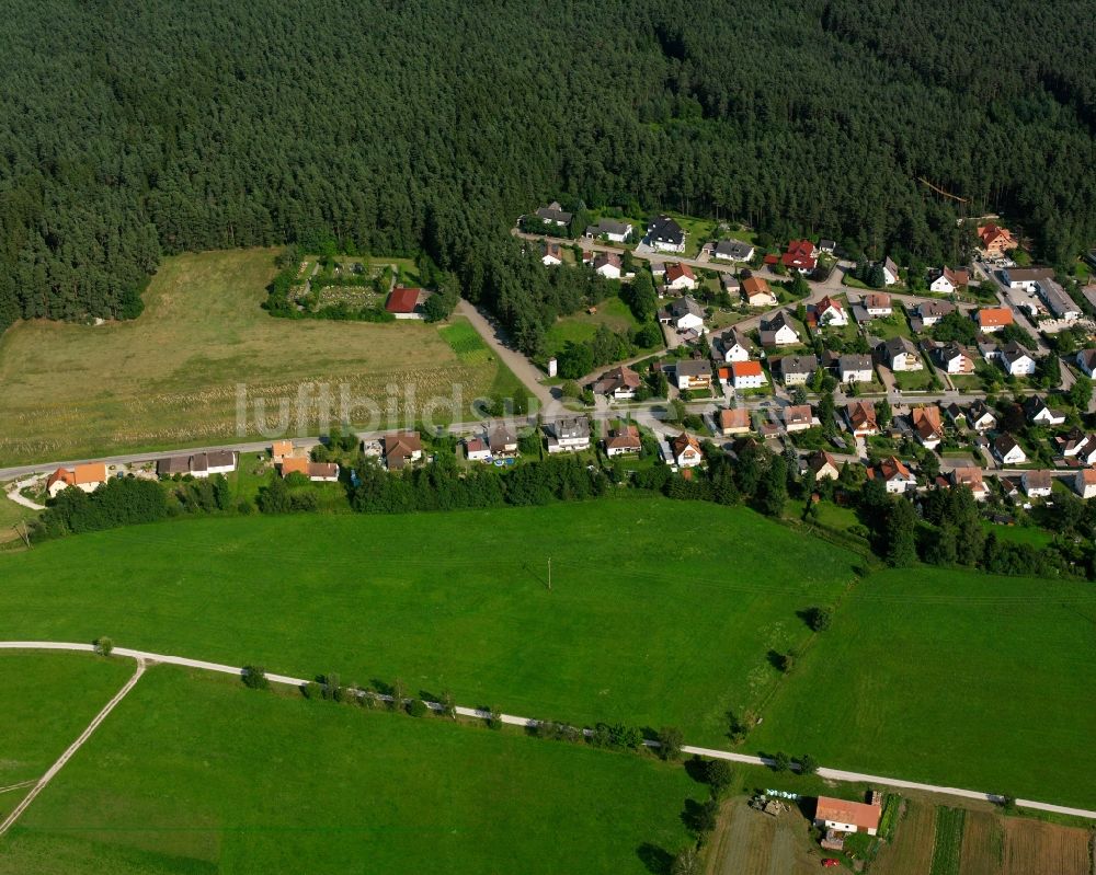 Langfurth aus der Vogelperspektive: Dorfkern am Feldrand in Langfurth im Bundesland Bayern, Deutschland