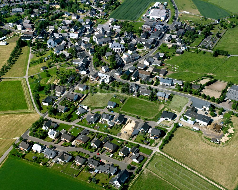 Luftbild Laubach - Dorfkern am Feldrand in Laubach im Bundesland Rheinland-Pfalz, Deutschland