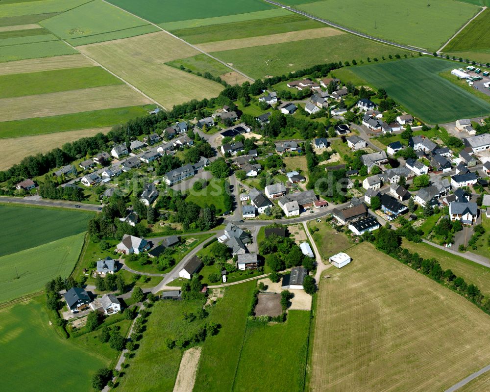 Luftaufnahme Laubach - Dorfkern am Feldrand in Laubach im Bundesland Rheinland-Pfalz, Deutschland