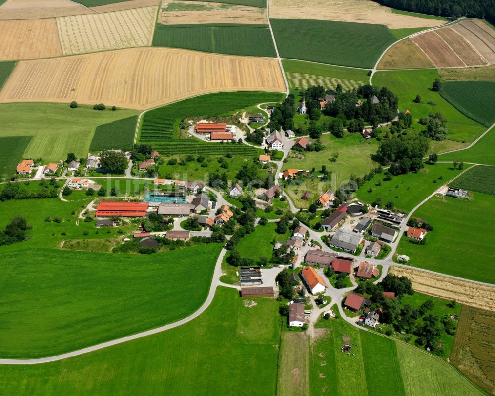 Luftaufnahme Laubbach - Dorfkern am Feldrand in Laubbach im Bundesland Baden-Württemberg, Deutschland