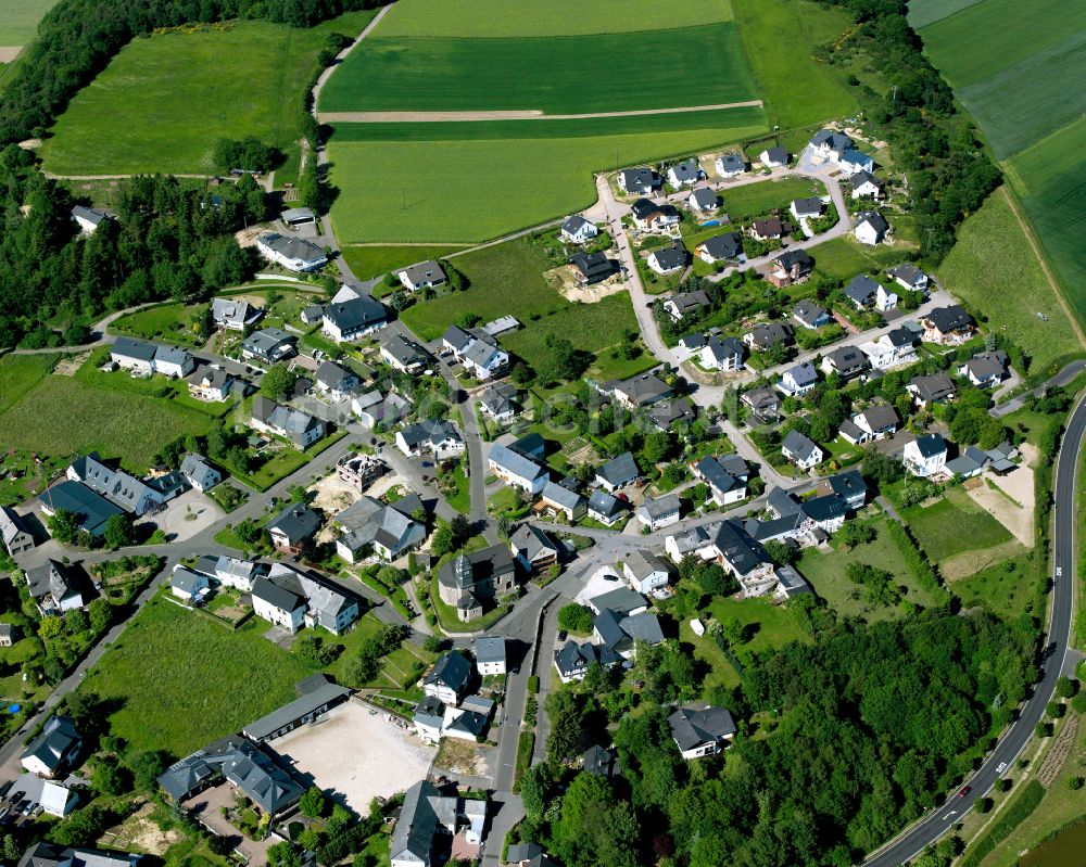 Luftaufnahme Laudert - Dorfkern am Feldrand in Laudert im Bundesland Rheinland-Pfalz, Deutschland