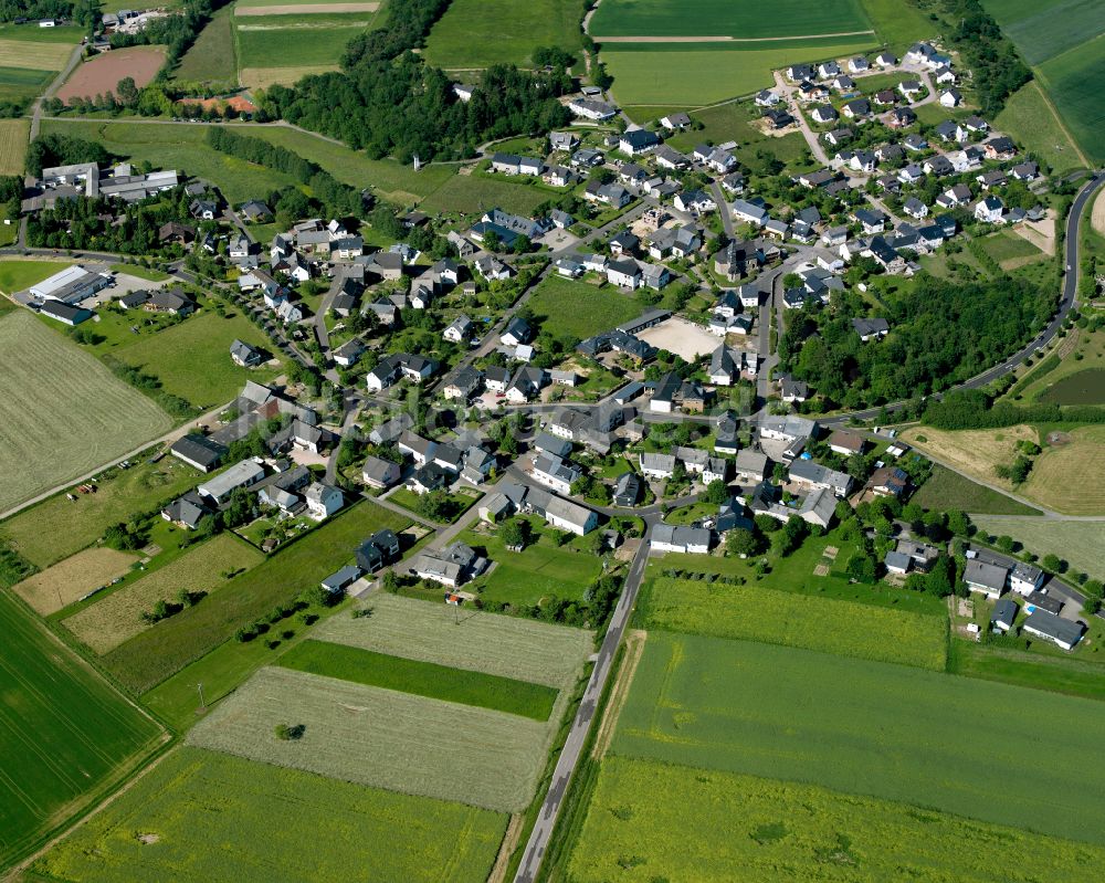 Laudert von oben - Dorfkern am Feldrand in Laudert im Bundesland Rheinland-Pfalz, Deutschland