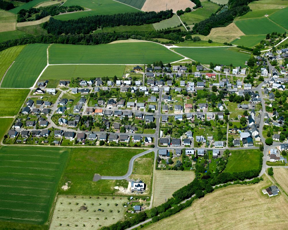 Luftbild Laufersweiler - Dorfkern am Feldrand in Laufersweiler im Bundesland Rheinland-Pfalz, Deutschland