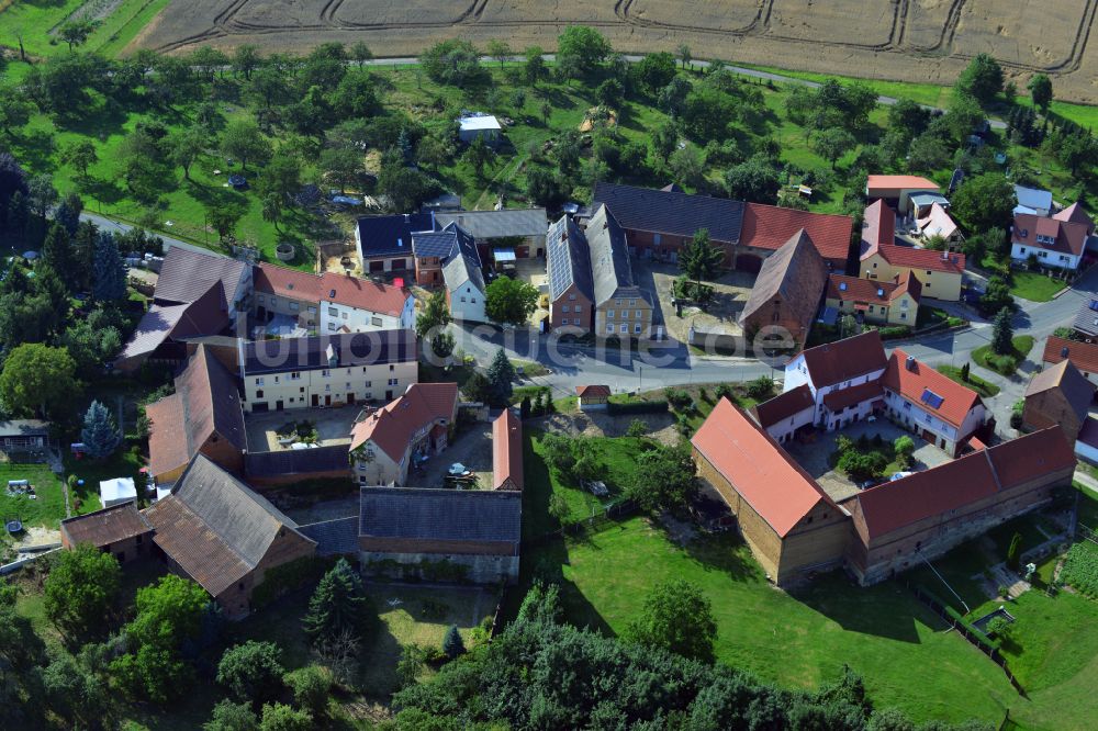 Luftbild Launewitz - Dorfkern am Feldrand in Launewitz im Bundesland Thüringen, Deutschland